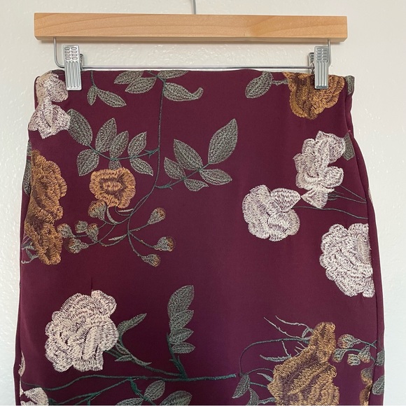 Eci New York Floral Embroidered Midi Knee Length Pencil Skirt Plum Maroon Red 4 - Picture 6 of 16